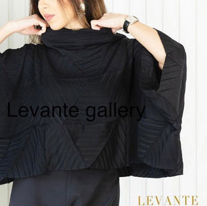 Long sleeve top in black