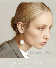 Load image into Gallery viewer, Calligraphy earrings with pearls