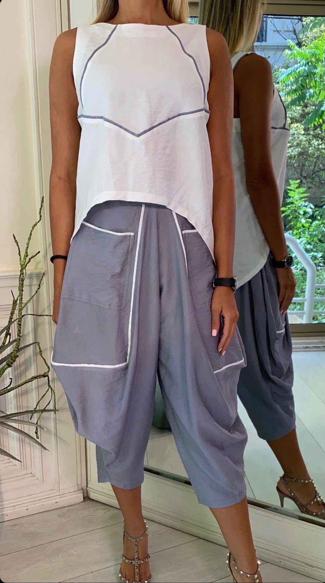 Top and pants set in gray and white