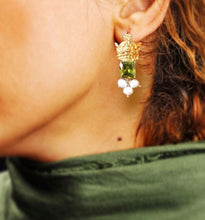 Load image into Gallery viewer, Taj Earring with pearl and green square stone