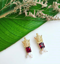 Load image into Gallery viewer, Taj earring with pearl and red square stone