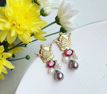 Load image into Gallery viewer, Taj earring with pearl and oval red stone