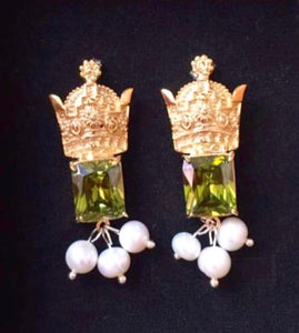 Taj Earring with pearl and green square stone