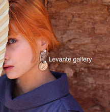 Load image into Gallery viewer, Crown earrings