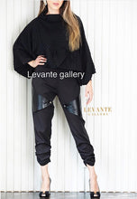 Load image into Gallery viewer, Long sleeve top in black