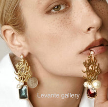 Load image into Gallery viewer, Calligraphy earrings