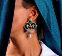 Load image into Gallery viewer, Crown handmade earrings