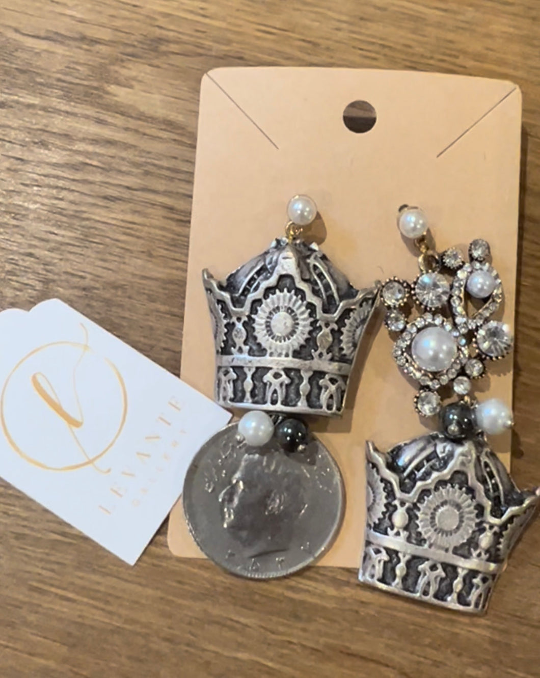 Crown earrings with pearl