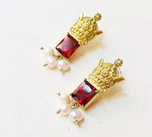 Load image into Gallery viewer, Taj earring with pearl and red square stone